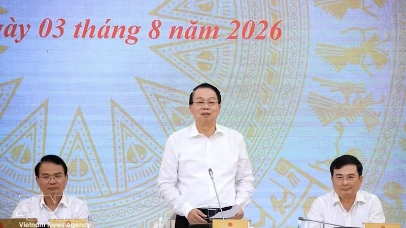 越南财政部副部长阮德芝在2026年8月3日政府例行记者会 answering 记者提问