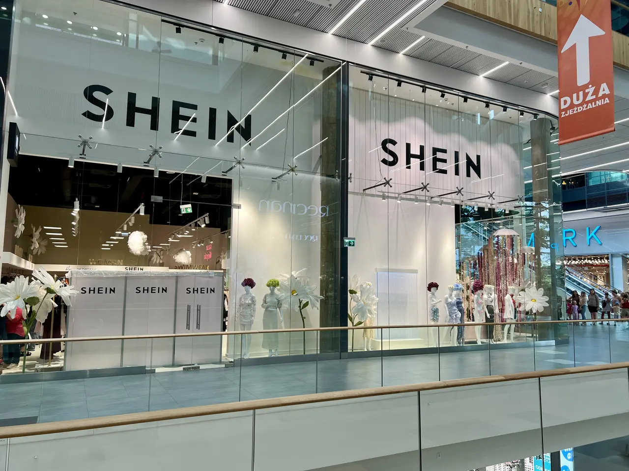 法国超快时尚税10月落地：SHEIN/Temu/AliExpress被列适用，牛仔裤单件最高9欧